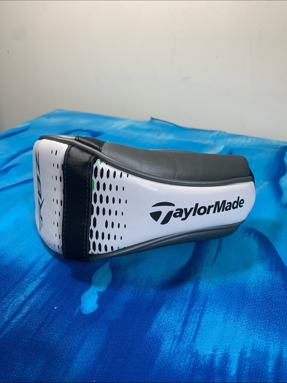TaylorMade White and Gray Golf club Driver Headcover with Black Accents